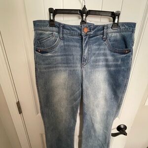 Democracy Jeans Ab Solution Sz 14
Strech Denim Double Layer Fray Hem
Kick Flare